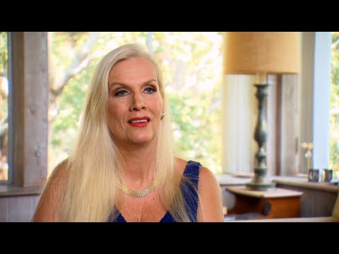 Gunilla Persson inför frulunchen - Svenska Hollywoodfruar (S8 Ep1)