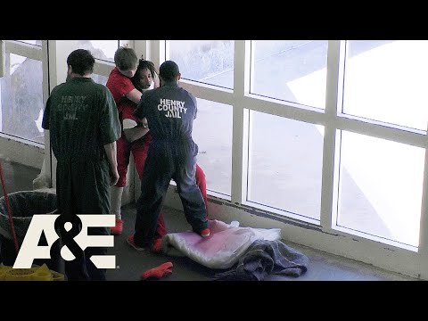 60 Days In: Carlos' "Goon" Fights Inmate with MASSIVE Shank & Chucky Taps Out - S7, E6 RECAP | A&E