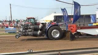 preview picture of video 'Tractor Pulling Silly 2013 part 04 - HD'