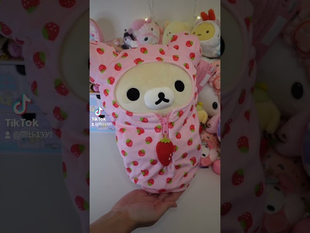 Vídeo relacionado con San-X Saco de Dormir Original de Rilakkuma Hearts - Korilakkuma de 15 Pulgadas