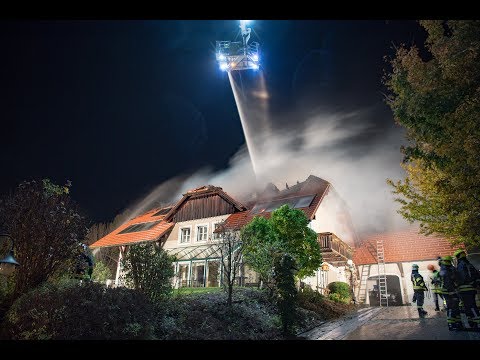 Dachstuhlbrand in Waxenberg   Großeinsatz für die Feuerwehr