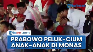 Prabowo Peluk & Cium Anak-anak di Tengah Kemeriahan Parade Kembang Api Karnaval HUT ke-80 RI Monas