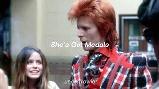 david bowie — she&#39;s got medals [sub. español]