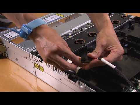 Lenovo ThinkSystem SR650 V3 installing a RAID flash power module