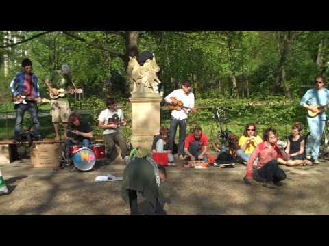 sommer in paris - orchestre miniature in the park