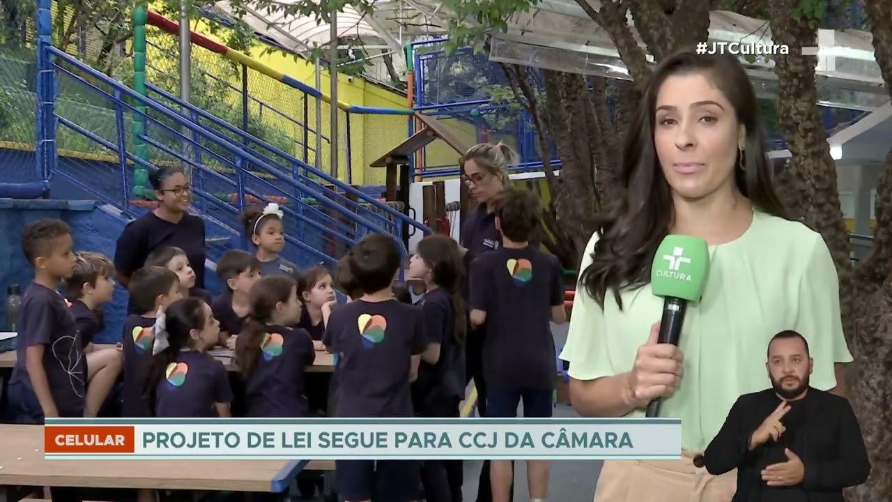 Câmara dos Deputados aprova proibição do uso de celulares nas escolas em todo o país