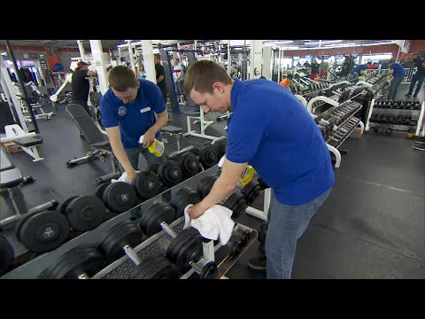 ジムと航空会社が清掃を強化するためにスクランブルをかける (Gyms and Airlines Scramble to Step Up Cleaning)