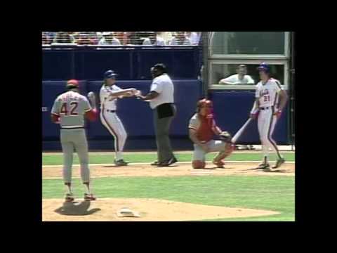 Robin Williams Gets A Foul Ball