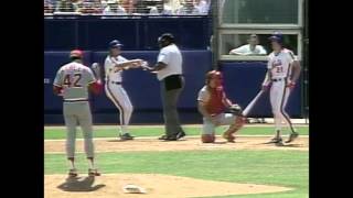Robin Williams Gets A Foul Ball