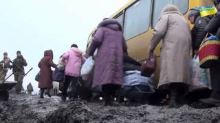 preview picture of video 'Евакуація Вуглегірська. І знову російські актори плачуть на камеру.'