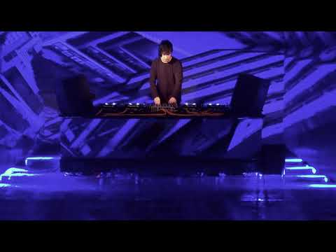 Decri en Unique Lab #11 ft LM Studio.