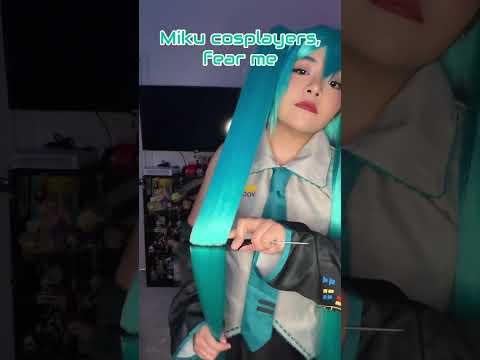 This is a sign to brush your wigs! #hatsunemiku #hatsunemikucosplay #miku #cosplay #anime #weeb