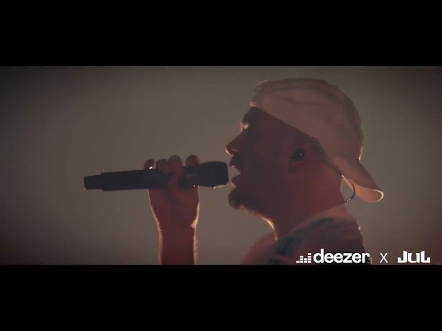 Video zu 'Sous La Lune' ansehen Video zu 'Sous La Lune' ansehen