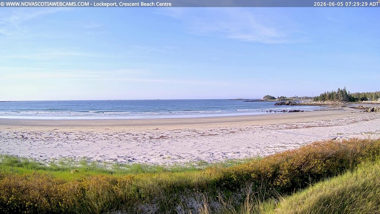 Live webcam view of Arenas y olas de Crescent Beach