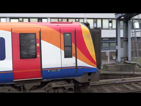 444044 & 444045 departing Southampton Central for London Waterloo (17/02/23)