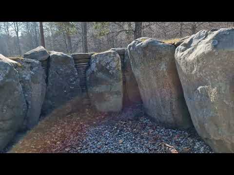 Jættestue - Mor Gribs Hule / Passage Grave - Mother Grib's Cave