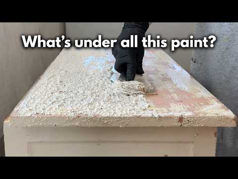 Ich habe 90 Jahre alte Farbe von dieser Secondhand-Kommode entfernt – und das habe ich gefunden!