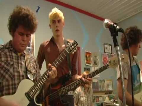 Boston Chinks, live at Goner Records (4/6)