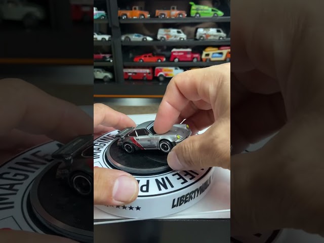 Vídeo relacionado con Hot Wheels Cyberpunk 2077 Coche de Juguete Quadra Turbo R V Tech - Die Cast Scale 1:64 - Longitud 7cm - JBL57 - Serie Pop Culture