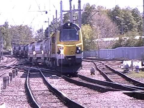 70004 at Carlisle Station on 6Z26 Shap Summit - Carlisle Yard loaded autoballasters [02/05/2011]