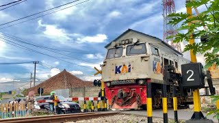 Download lagu PALANG PINTU KERETA API TASIKMALAYA|| RAILROAD CROSSING 2022 mp3 Download lagu PALANG PINTU KERETA API TASIKMALAYA|| RAILROAD CROSSING 2022 mp3
