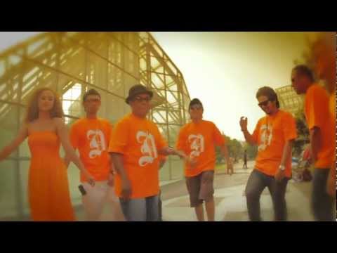 Doddie Latuharhary feat Yopie Latul n Tongki - Smile [HD]