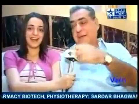 download lagu mp3 mp4 Sanaya Irani With Her Father, download lagu Sanaya Irani With Her Father gratis, unduh video klip Sanaya Irani With Her Father