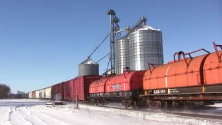 preview picture of video 'DM&E 6097 East, Through Leaf River, Illinois on 1-2-10'