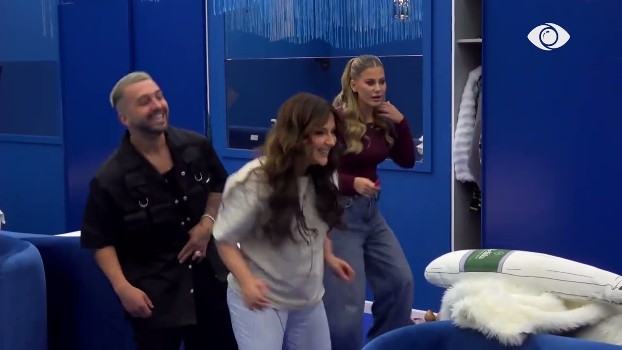 Momente argëtuese në shtëpi/ Gjesti, Rozana dhe Valbona kërcejnë së bashku në dhomën e gjumit