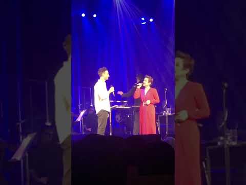Random audience guy SHOCKS original Princess Jasmine LEA SALONGA singing 'A Whole New World'!!