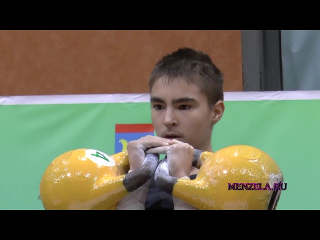 В Мензелинске соревнуются сильнейшие подростки республики  по гиревому спорту