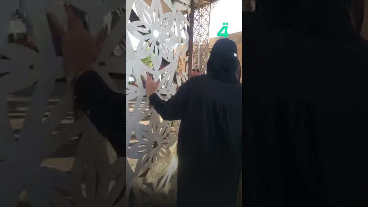 فيديو | موظف يعتدي على المتظاهرات قرب أبواب شركة نفط البصرة