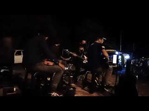 SANTAI STREET BUSKERS-COVER by shafie rio layu dihujung mekar live