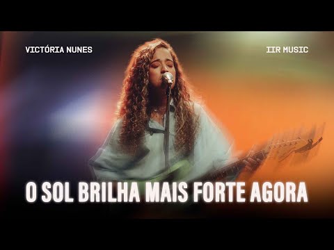 O sol brilha mais forte agora + Em glória se tornou - Victória Nunes