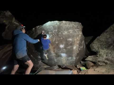 Moe's Valley - White Rabbit V7