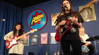 Hinds - Chili Town live @ Amoeba Records, SF - March 29, 2016