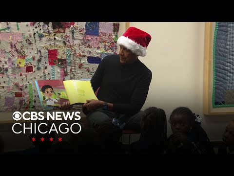 Former President Obama surprises students at Woodlawn library