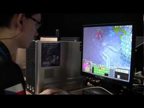 PredY vs DeViL RightNow - ASUS NSL3 LAN #1