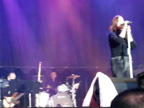 Belinda Carlisle -  Leave A Light On - 80's Rewind Festival.