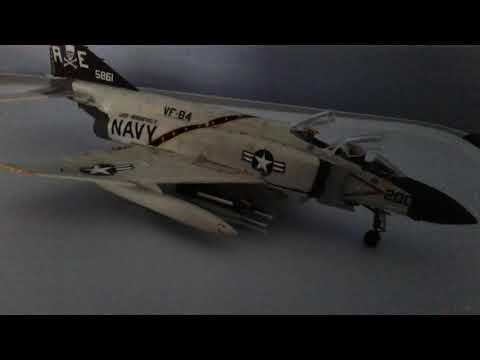Reviewing the revell 1:72 F-4J  Phantom II
