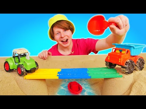 Моя песочница - строим мост и лепим куличики! Видео для малышей про игры в песке