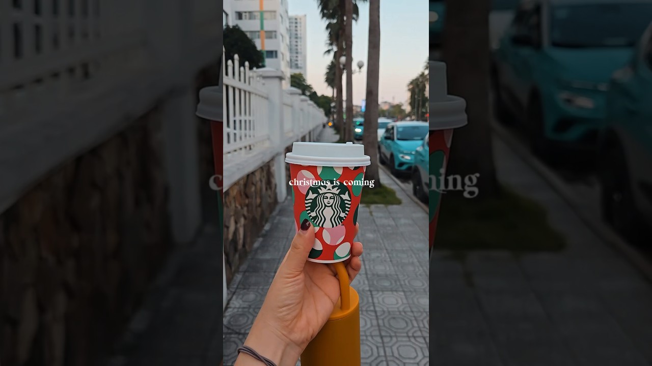 하노이 스탁벅스는 크리스마스 준비완료!