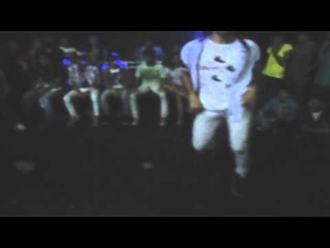 ArtuurFee vs Leeh Douglas.