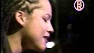 Alicia Keys-Little Drummer Girl