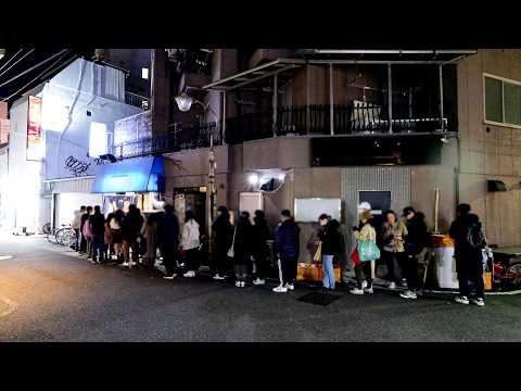 Amazing Skills! Teppanyaki egg master at Hiroshima's most famous okonomiyaki restaurant.