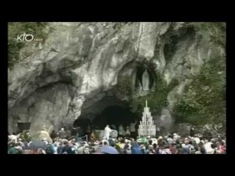 Chapelet à Lourdes