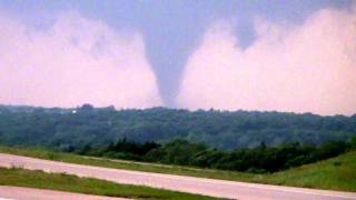 preview picture of video 'TORNADO ADA, OKLAHOMA  MAY21, 2011 BY DAVE & JERM'