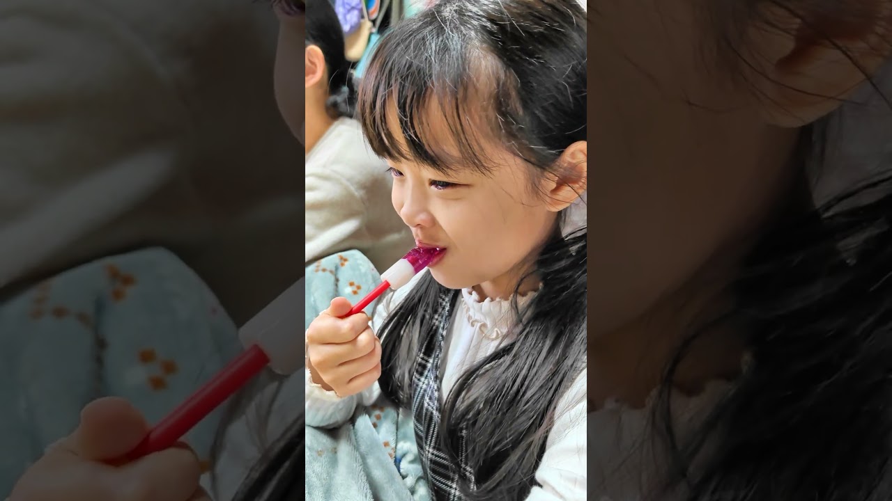 大誤算】吹いても無音！？音が鳴るはずの不思議な飴を姉兄で食べてみた結果がシュールすぎたｗ