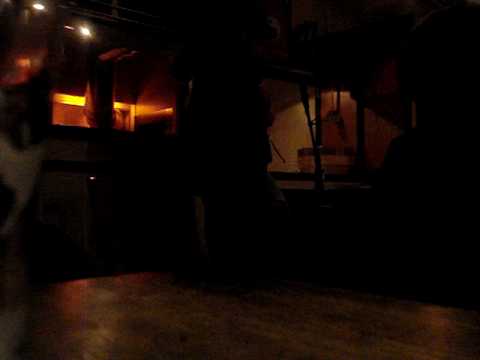 Benjtaro play Hendrix Voodo Child.MPG