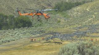 preview picture of video 'BPA Footage: Skycrane Construction on McNary-John Day 500kV Transmission Line'